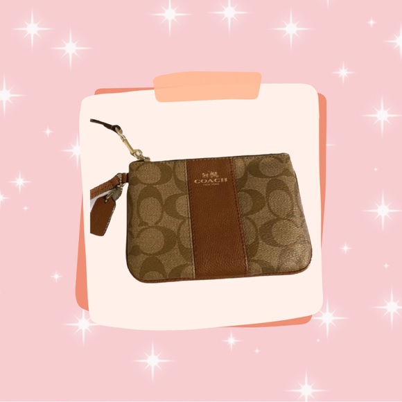 Coach Handbags - Happy Mother’s Day! ✨Free Shipping✨Coach Corner Zip Wristlet In Signature Canvas